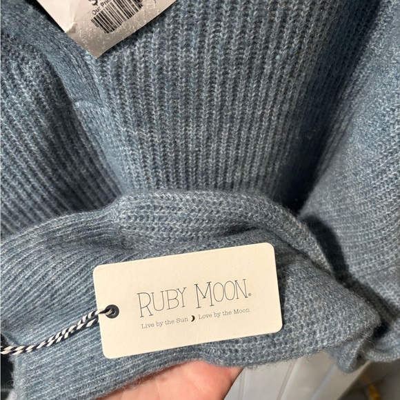 Ruby Moon Collared Sweater - Picture 4 of 5